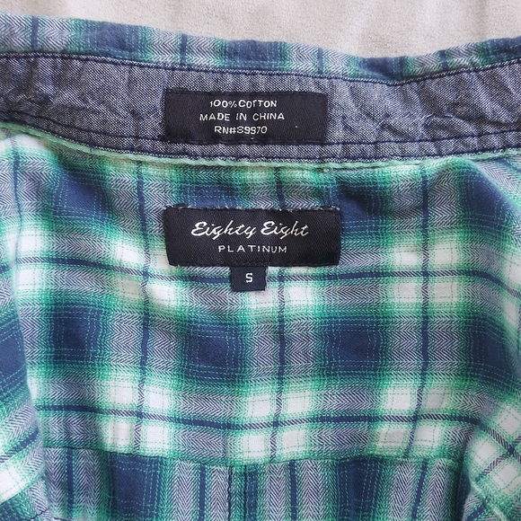 Eighty Eight Platinum Short Sleeve Flannel Button Up Plaid Shirt, Small - Picture 9 of 9